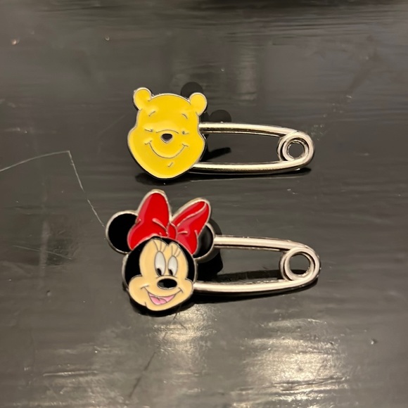 Disney Other - Disney safety pin pins